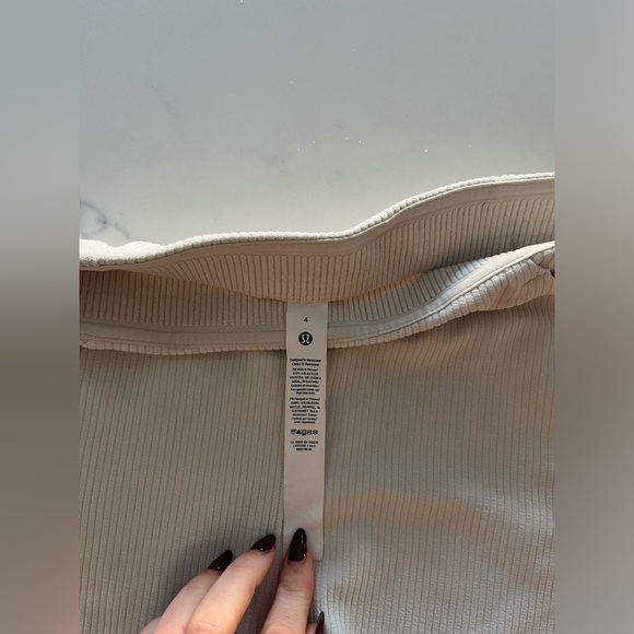 Lululemon ribbed shorts - Picture 3 of 5